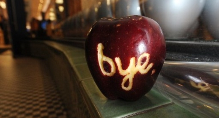 Акции Apple упали после смерти Стива Джобса