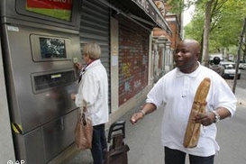 Во Франции появились автоматы со свежими багетами