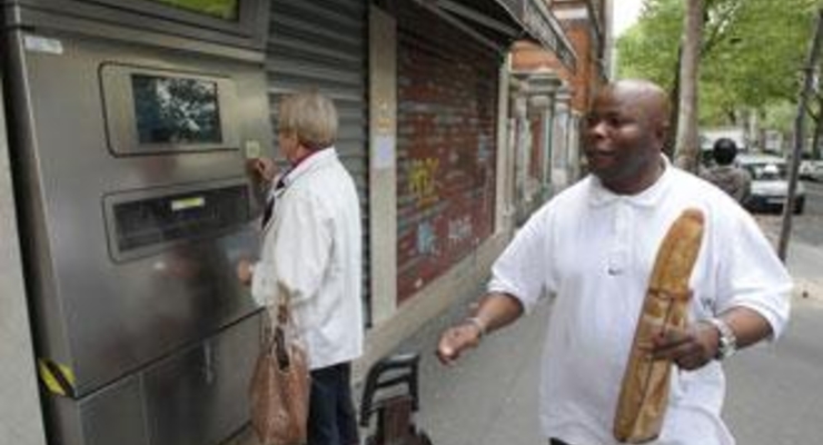 Во Франции появились автоматы со свежими багетами