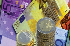 Курс евро обвалился до 1,33 доллара