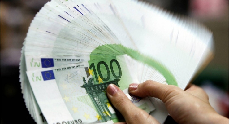 Евро подешевел до 10,80 грн.