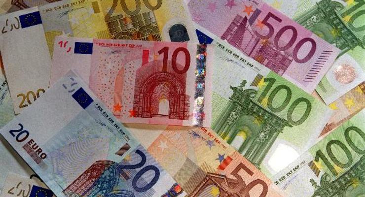 Курс евро вырос к доллару до недельного максимума