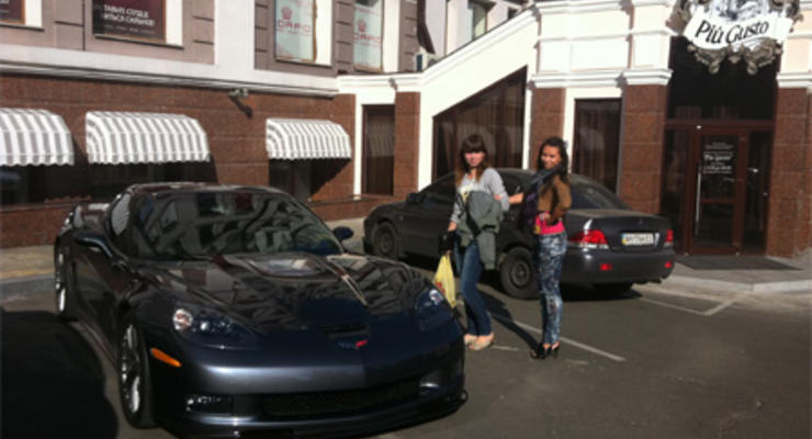 Сын Януковича ездит на автомобиле Corvette