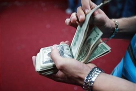 У украинцев на руках 70 млрд. долларов