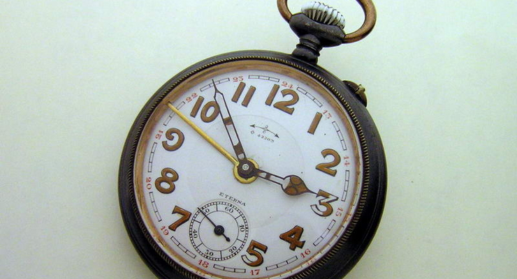 Азаров тоже хочет жить по летнему времени