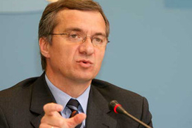 Повышать зарплаты бюджетникам на 25% - нелогично, - Шлапак