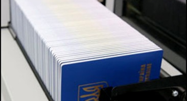 ЕДАПС назвал цену биометрического паспорта