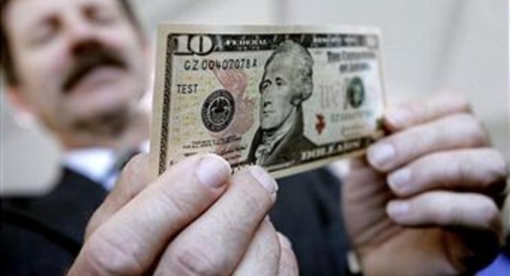 Доллар рекордно подорожал к евро