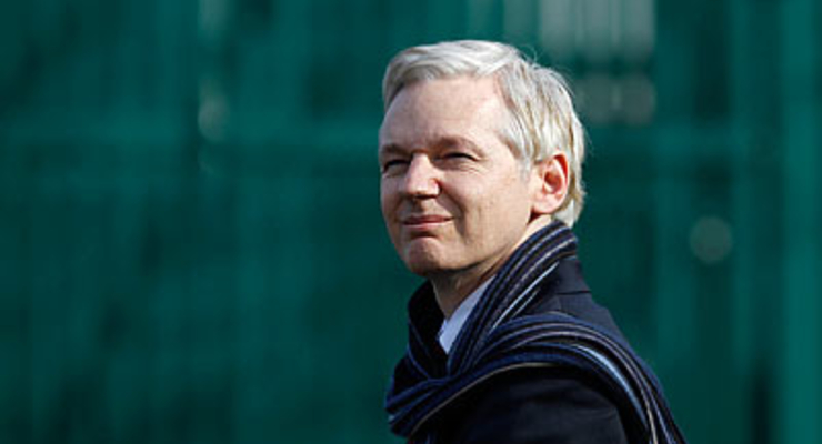 Личные вещи создателя Wikileaks выставили на продажу