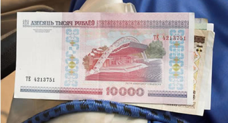 Белорусский рубль обвалился к доллару