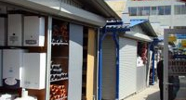 В Днепропетровске захватили рынок в центре города