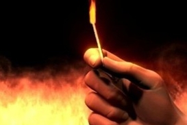 Дома донецкой знати забросали "коктейлями Молотова"