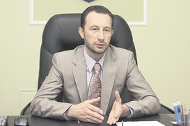 Зарплата 100 тысяч в месяц – официальный доход председателя  Донецкого облсовета