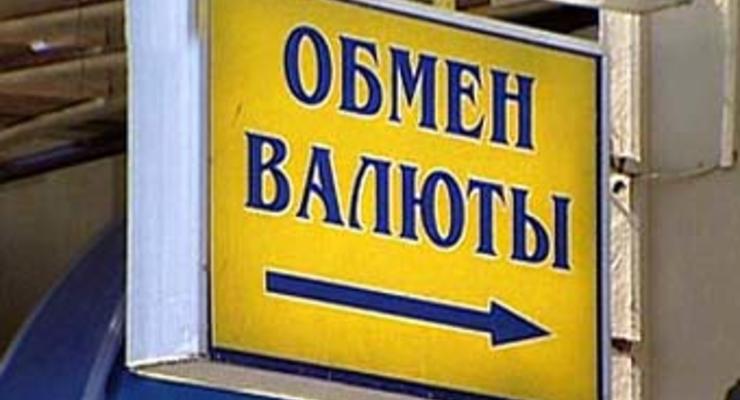 Украинцы скупают валюту и открывают депозиты