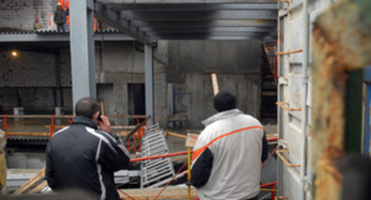 Скандальное здание возле станции метро Театральная достроят