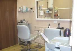 Японская фирма постригла сотрудников под одну гребенку