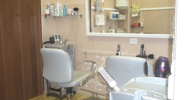 Японская фирма постригла сотрудников под одну гребенку