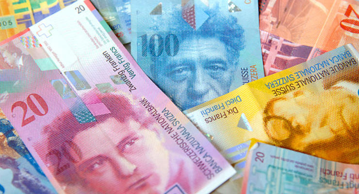 Центробанк Швейцарии борется с укреплением франка