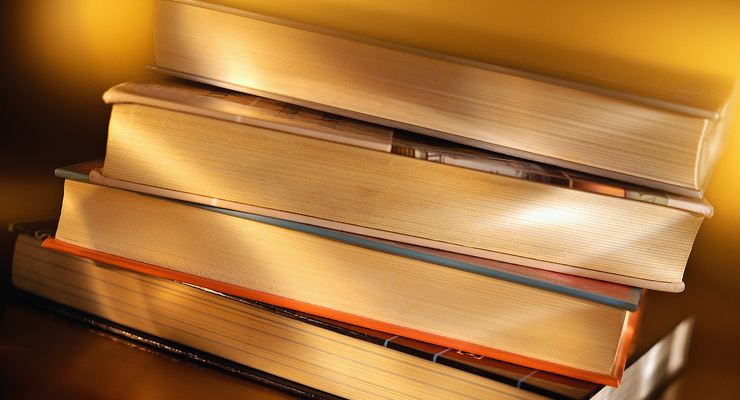 Азаров возмущен дороговизной украинских книг