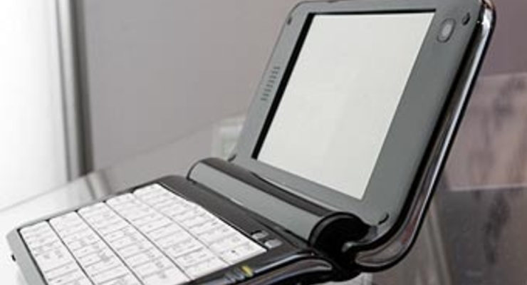 Табачник хочет обеспечить сирот нетбуками