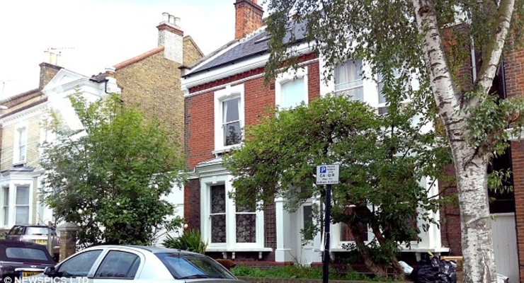 Беженцы из Сомали живут в доме за 2 млн фунтов