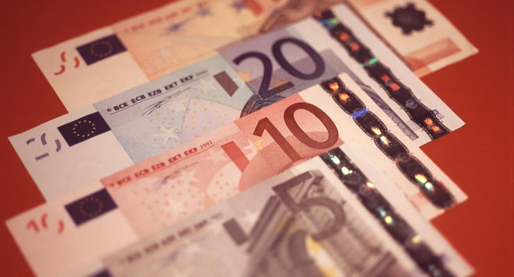 Курс евро/доллар подбирается к отметке 1,43