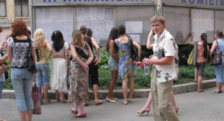 В вузах встречают по деньгам, - опрос