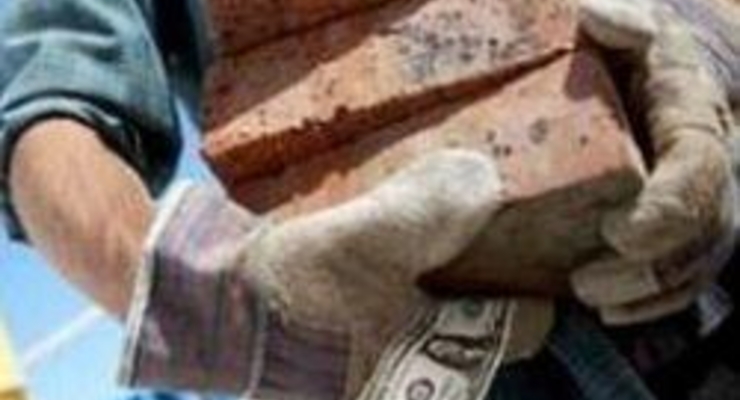 Заробитчане ежегодно присылают в Украину около 2 млрд евро