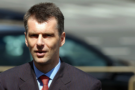 Прохоров советует скупать доллары и евро