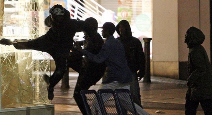 Уличные беспорядки в Лондоне