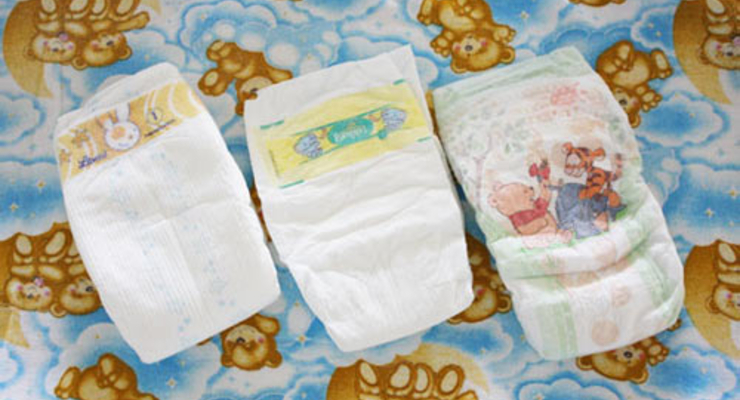 Азаров отменил налог на подгузники