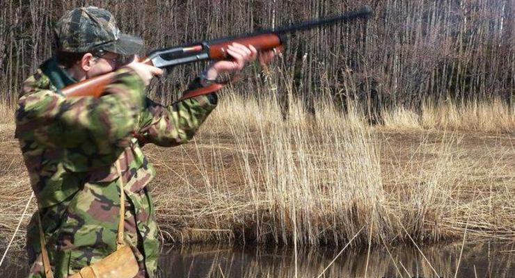 Азаров требует возобновить сезон охоты