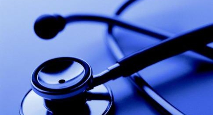 Украинцы недовольны медициной из-за цен, очередей и поборов