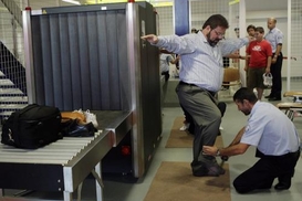 Аэропорт «Борисполь» зря раздевает людей?