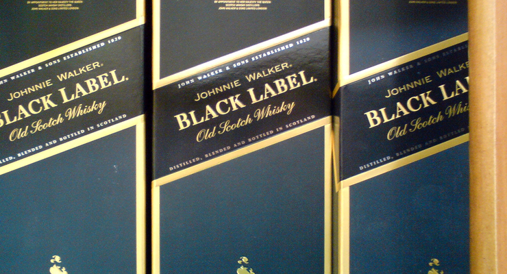 Производителю виски Johnnie Walker и водки Smirnoff припаяли штраф на 16 млн долларов