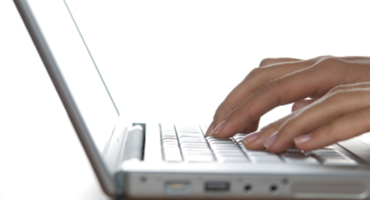 На зарплату системного администратора в Украине можно купить половину iPhone 4