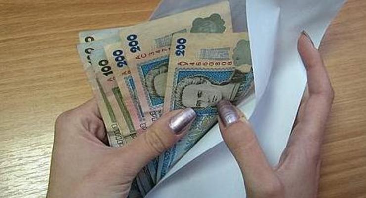 Средний украинец зарабатывает 2708 грн в месяц, - Госстат
