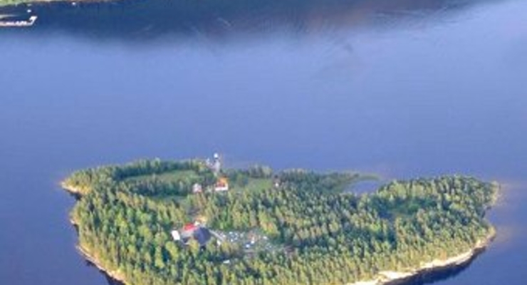 В молодежном лагере в Норвегии погибли 80 человек