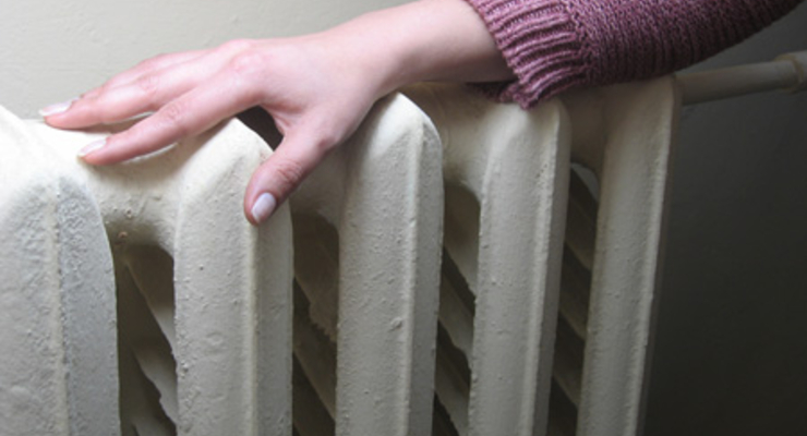 Харьковский ЖЭК включил в пик жары отопление