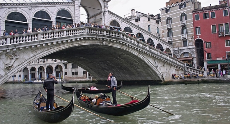 Массовый туризм уничтожает Венецию