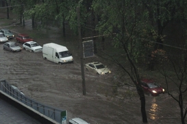 Еще один украинский город превратился в Венецию из-за проливных дождей