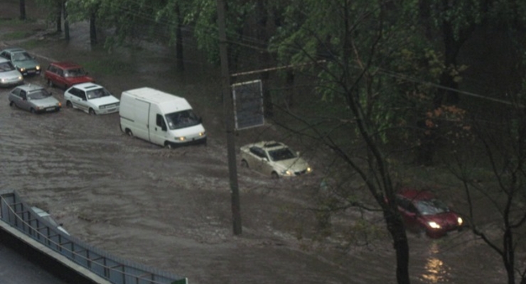Еще один украинский город превратился в Венецию из-за проливных дождей