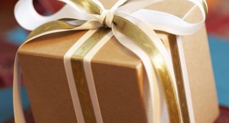 С сегодняшнего дня чиновники не могут принимать подарки