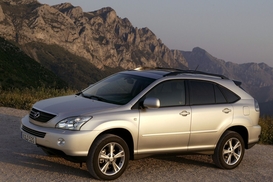 Toyota отзывает 110 тысяч гибридных авто