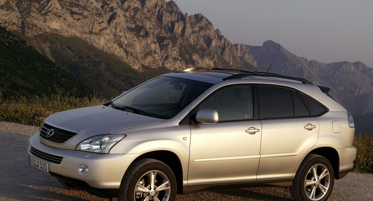 Toyota отзывает 110 тысяч гибридных авто