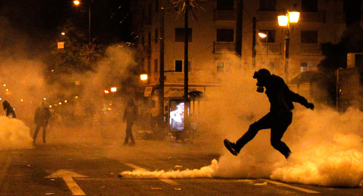 Греки громят Афины в знак недовольства МВФ