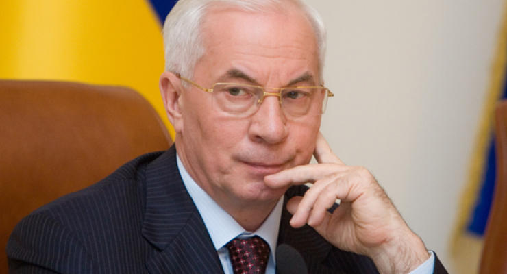 Азаров уверяет, что Украине не грозит дефолт