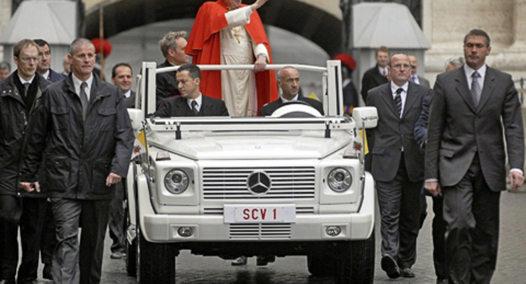 Mercedes-Benz строит новый "папамобиль"