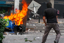 В Греции прошли массовые уличные протесты против сокращения бюджета