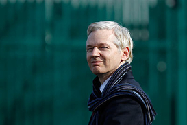 Возможность пообедать с Ассанжем продают на eBay